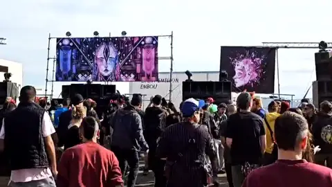 La rave ilegal de Murcia congrega a 8.000 personas que seguirán de fiesta hasta el día de Reyes La rave ilegal de Murcia congrega a 8.000 personas que seguirán de fiesta hasta el día de Reyes