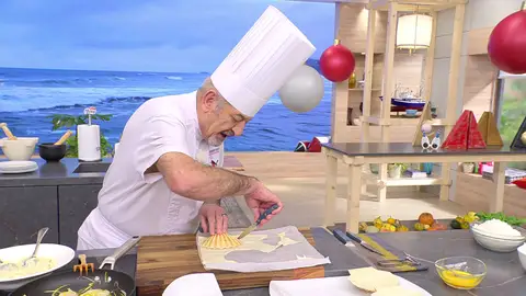 Utiliza una vieira a modo de cortaplastas Utiliza una vieira a modo de cortaplastas