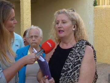 Malvive en una infravivienda porque la cuidadora de su madre ha okupado su casa: "Le he rogado que me la devuelva"