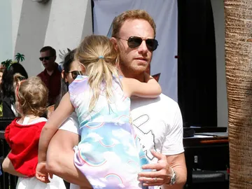 El actor de Sensación de Vivir Ian Ziering con sus hijas en San Diego El actor de Sensación de Vivir Ian Ziering con sus hijas en San Diego