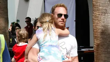 El actor de Sensación de Vivir Ian Ziering con sus hijas en San Diego El actor de Sensación de Vivir Ian Ziering con sus hijas en San Diego