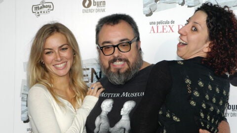 La actriz Kira Miró, el director Álex de la Iglesia y la actriz Mónica Cervera