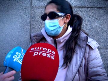 Gabriela Guillén estalla ante la prensa en su primera salida tras el parto: "Solo quiero criar a mi hijo en paz"