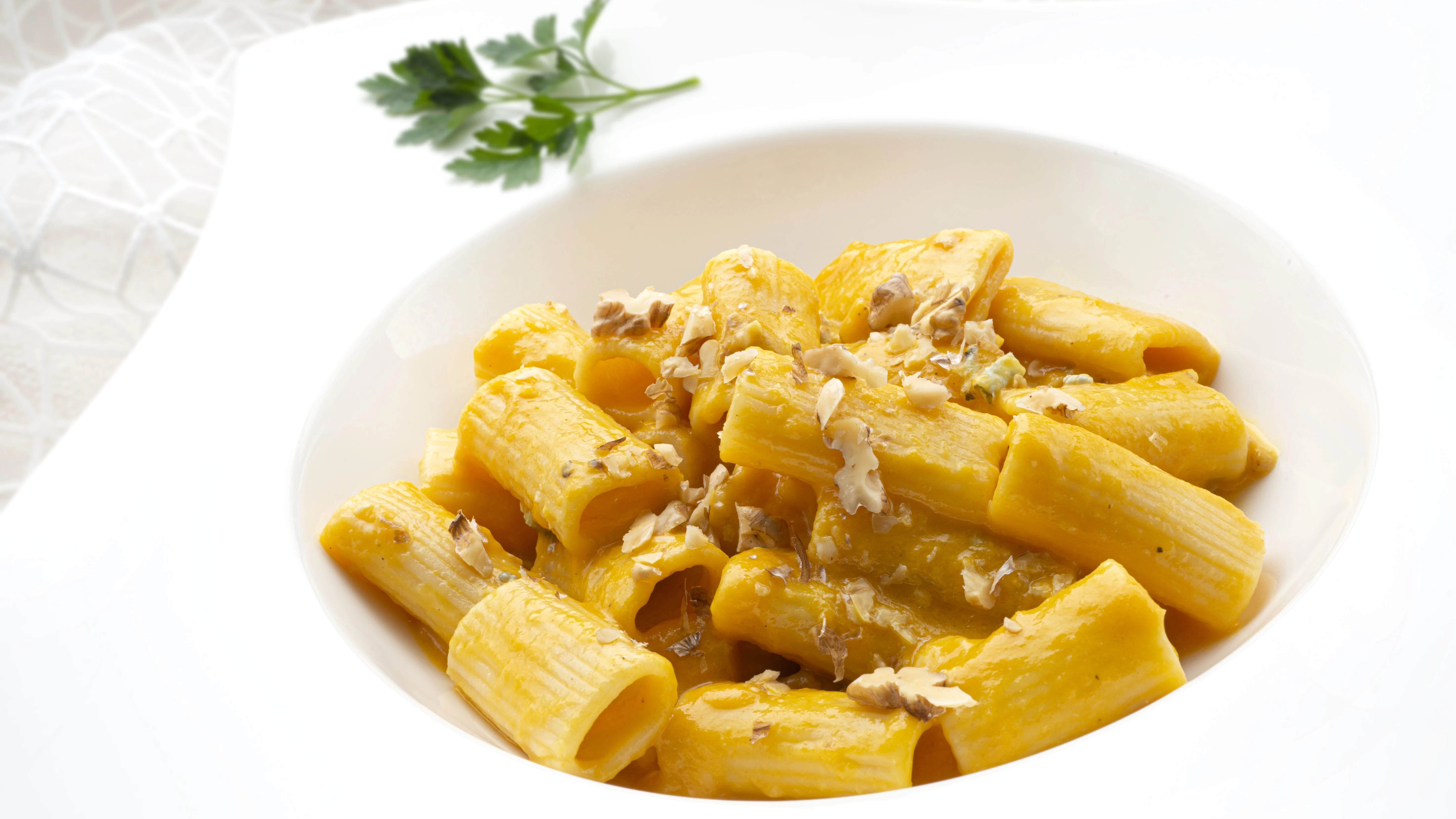 Rápida, fácil y diferente: pasta con crema de calabaza, gorgonzola y nueces de Karlos Arguiñano 