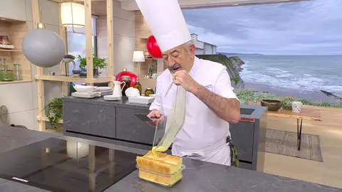 Colócalas de pie y vierte encima el resto del líquido Colócalas de pie y vierte encima el resto del líquido