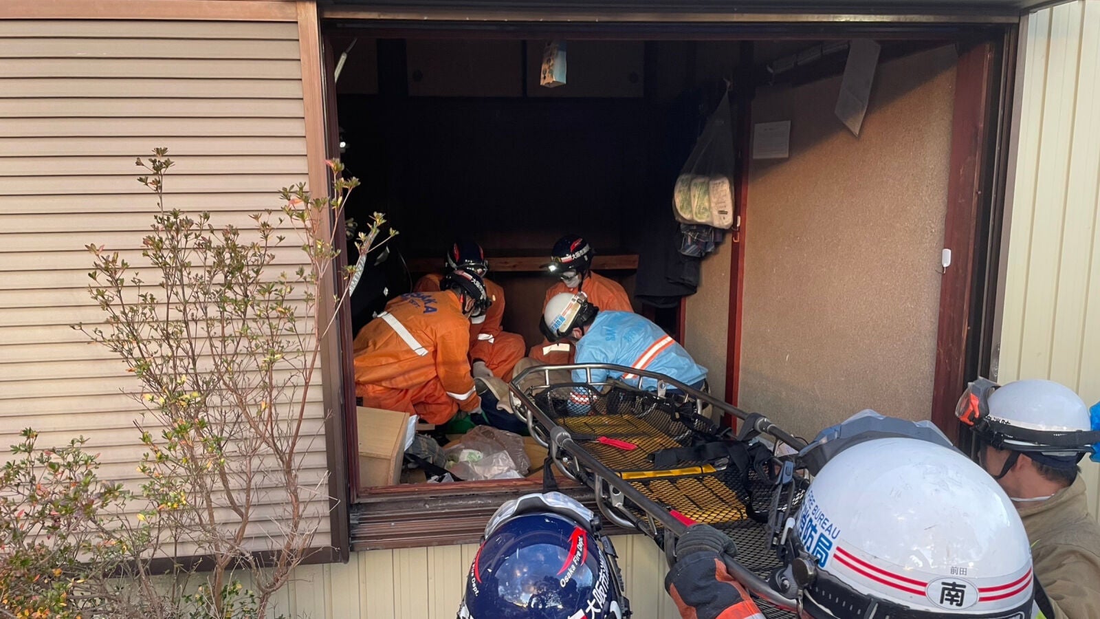 Rescatan a una mujer de 80 años bajo los escombros de su casa, llevaba 5 días atrapada