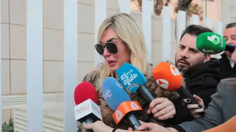 Malena Gracia en el último adiós a Paco Arévalo Malena Gracia en el último adiós a Paco Arévalo