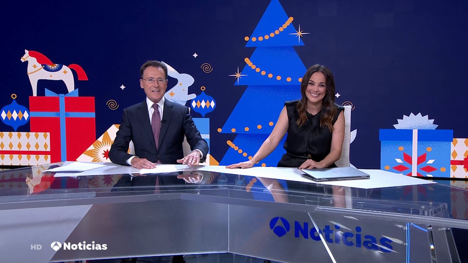 Matías Prats y Mónica Carrillo recuerdan entre risas su regalo navideño más especial: 