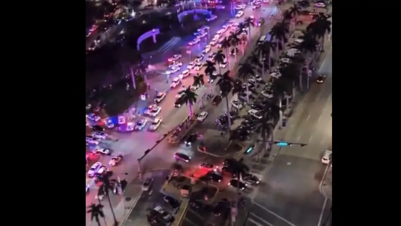 Un gran despliegue policial en un centro comercial de Miami Un gran despliegue policial en un centro comercial de Miami