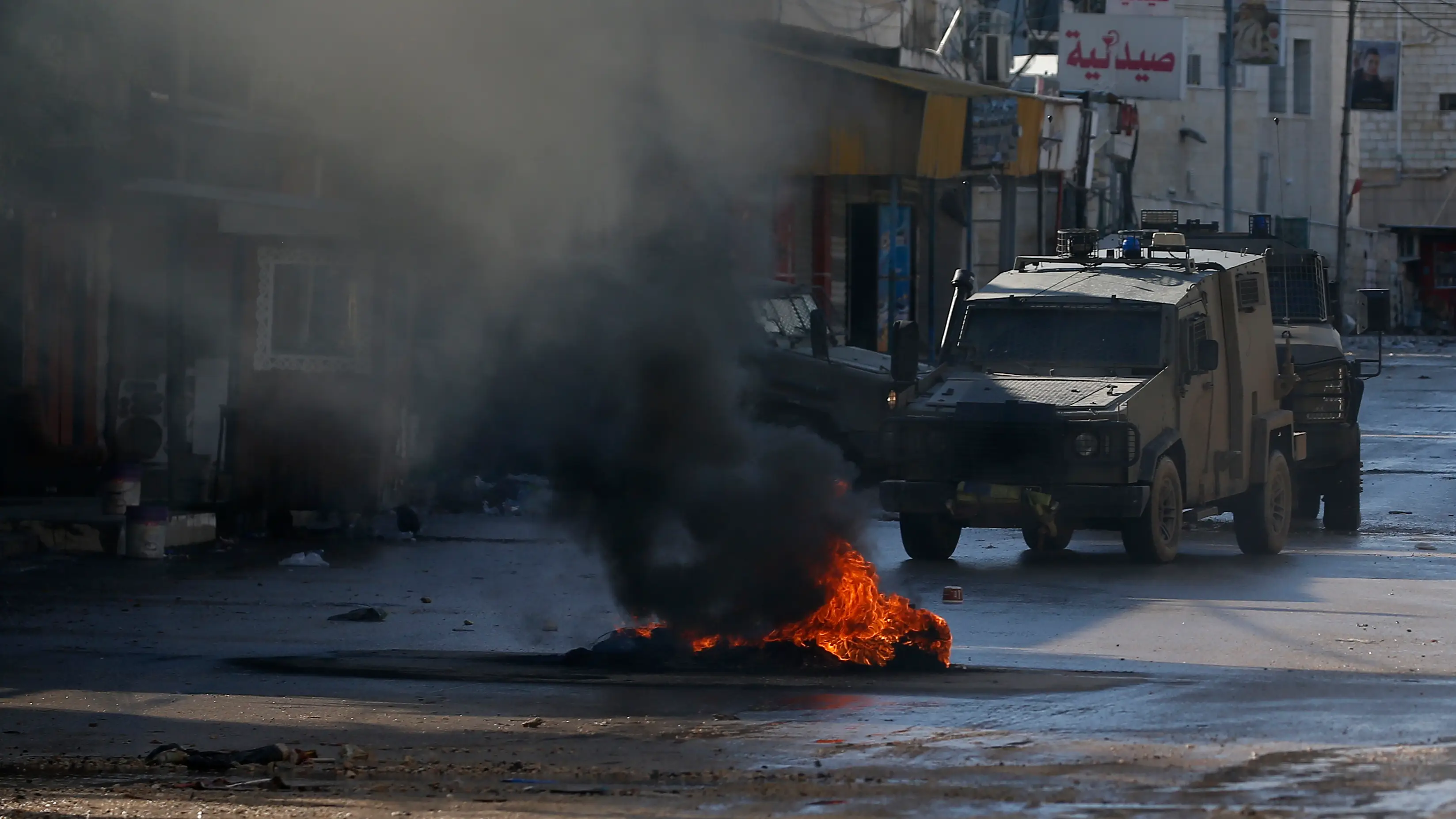 Foto de archivo en la que se ven barricadas en el campamento de Yenin