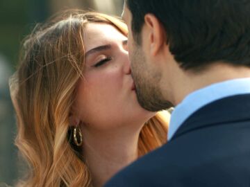 &iexcl;Nos vamos de boda!: &Ccedil;inar y Parla organizan una gran fiesta de compromiso con todos sus familiares y amigos