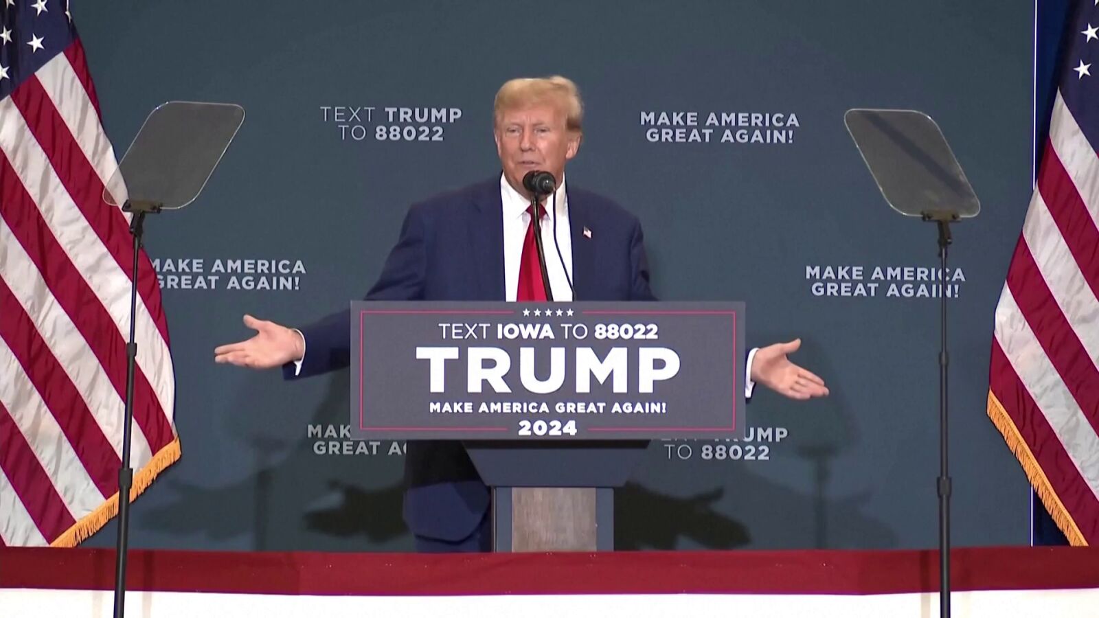 Donald Trump imita el acento de Emmanuel Macron: 