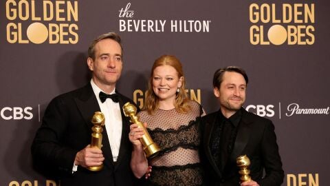 Matthew Macfadyen, Sarah Snook y Kieran Culkin (Succession) en los Globos de Oro