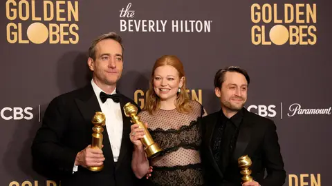 Matthew Macfadyen, Sarah Snook y Kieran Culkin (Succession) en los Globos de Oro Matthew Macfadyen, Sarah Snook y Kieran Culkin (Succession) en los Globos de Oro