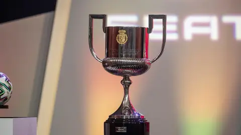 El trofeo de la Copa del Rey El trofeo de la Copa del Rey