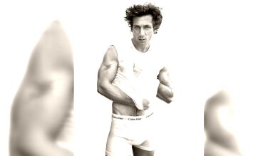 El posado de Jeremy Allen White incendia las redes... ¡Incluso felicitan a Rosalía por su buen gusto!