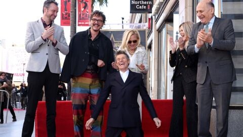  Pedro Pascal, Willem Dafoe, Patricia Arquette, Chamber Steve Nissen junto a Willem Dafoe al recibir su estrella del Paseo de la Fama de Hollywood