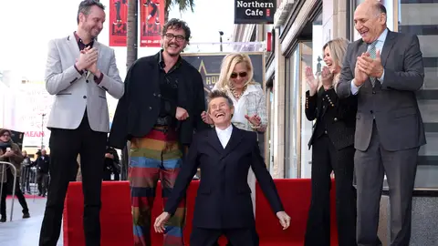 Pedro Pascal, Willem Dafoe, Patricia Arquette, Chamber Steve Nissen junto a Willem Dafoe al recibir su estrella del Paseo de la Fama de Hollywood Pedro Pascal, Willem Dafoe, Patricia Arquette, Chamber Steve Nissen junto a Willem Dafoe al recibir su estrella del Paseo de la Fama de Hollywood