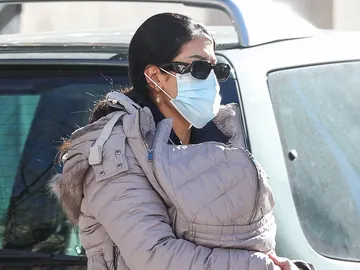 Gabriela Guillén, fotografiada paseando con su hijo Gabriela Guillén, fotografiada paseando con su hijo