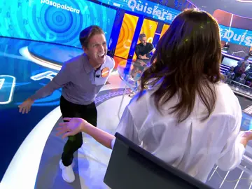 ¡Qué romántico! La declaración de amor de Manuel Díaz a Virginia Troconis en Pasapalabra ¡Qué romántico! La declaración de amor de Manuel Díaz a Virginia Troconis en Pasapalabra