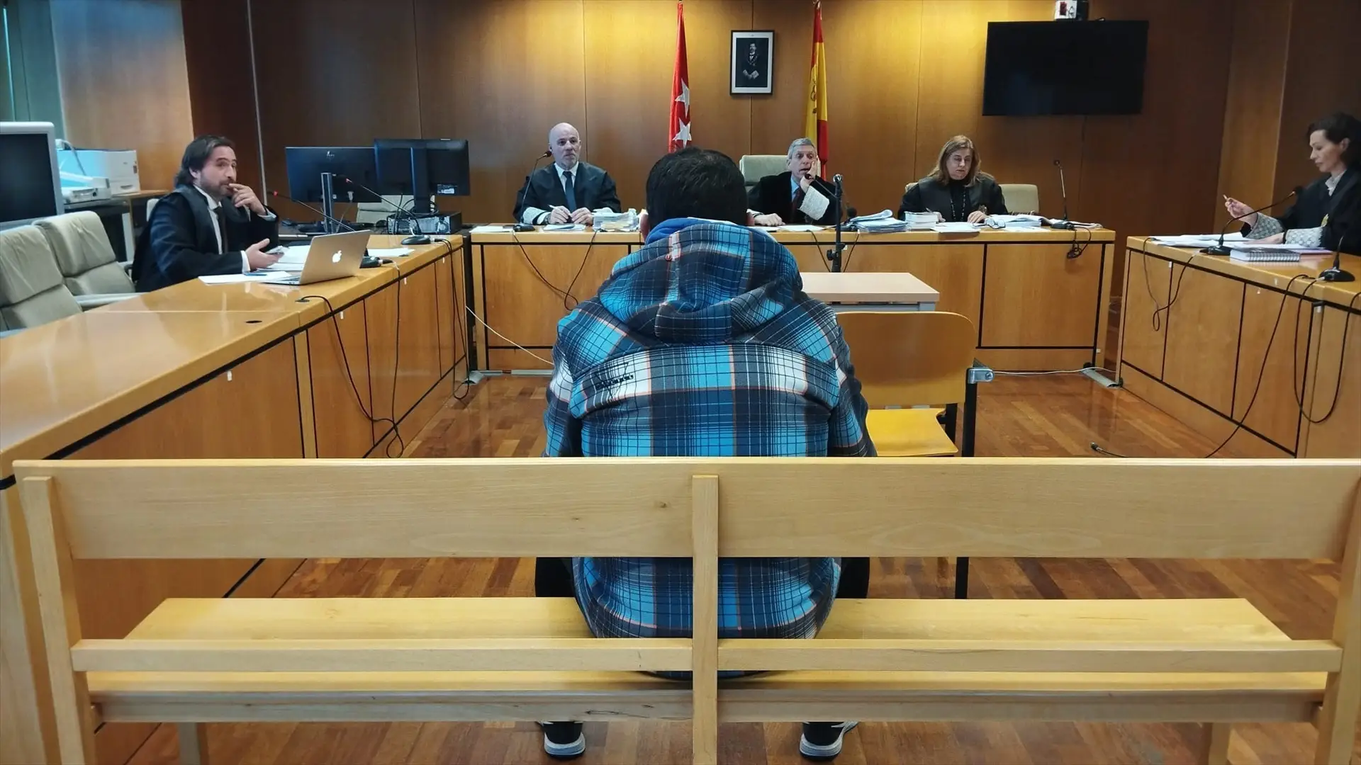 Cristóbal L.C., alias 'El Toba', juzgado por un caso de corrupción de menores Cristóbal L.C., alias 'El Toba', juzgado por un caso de corrupción de menores