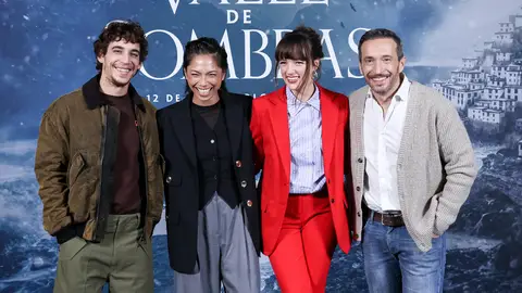 Miguel Herrán, Alexandra Masangkay, Susana Abaitua y Salvador Calvo en la premiere de Valle de Sombras