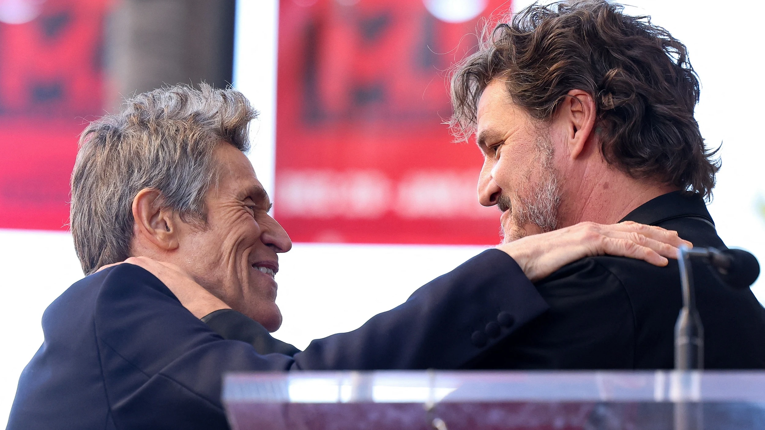Pedro Pascal acompaña a Willem Dafoe al recibir su estrella en el Paseo de la Fama de Hollywood Pedro Pascal acompaña a Willem Dafoe al recibir su estrella en el Paseo de la Fama de Hollywood