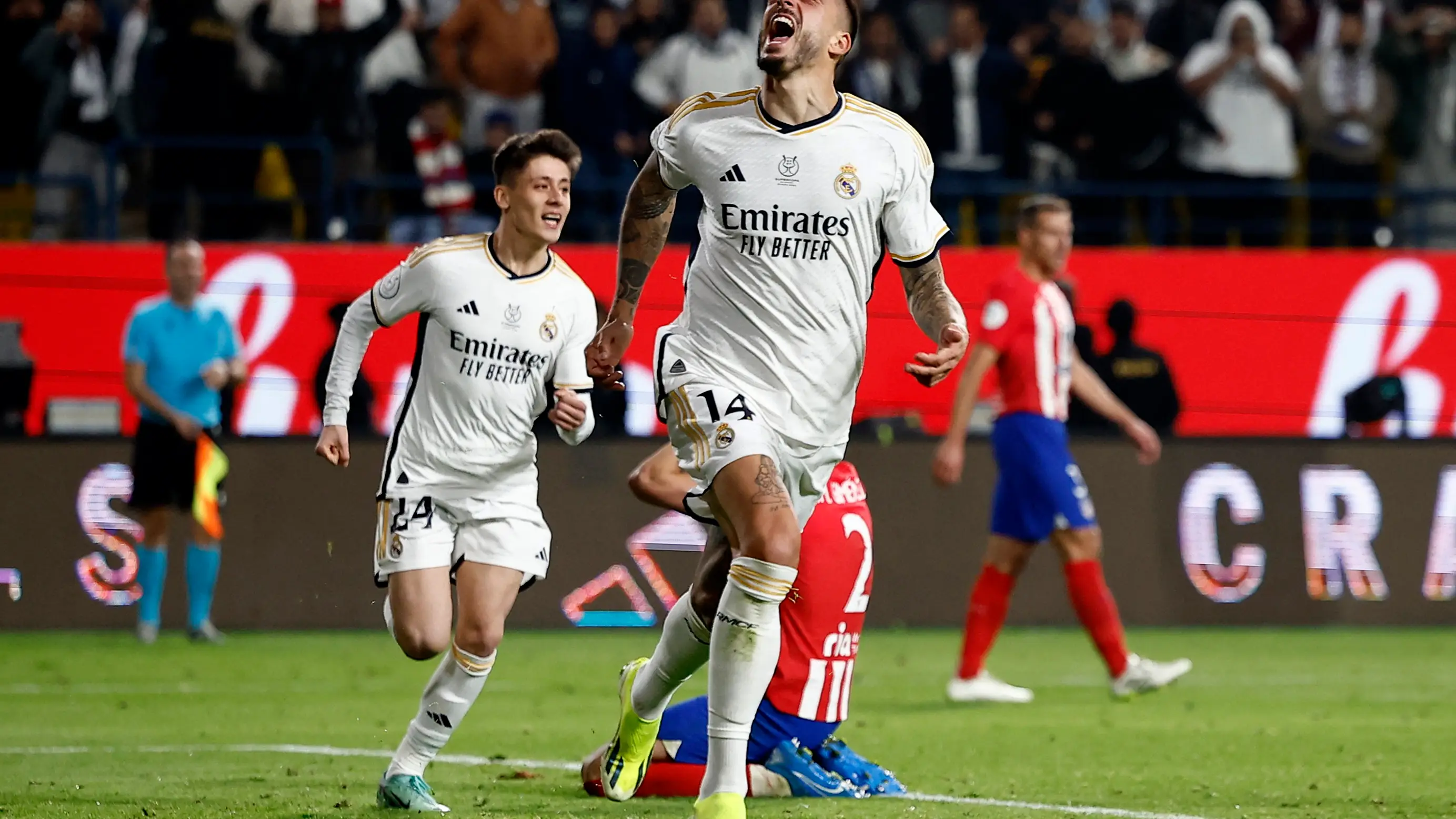 Joselu celebra el cuarto gol del Real Madrid en la pr&oacute;rroga en Riad
