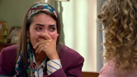 Duro golpe: Lola y Manolita arropan a Claudia en medio del dolor por la muerte de Chimo Duro golpe: Lola y Manolita arropan a Claudia en medio del dolor por la muerte de Chimo