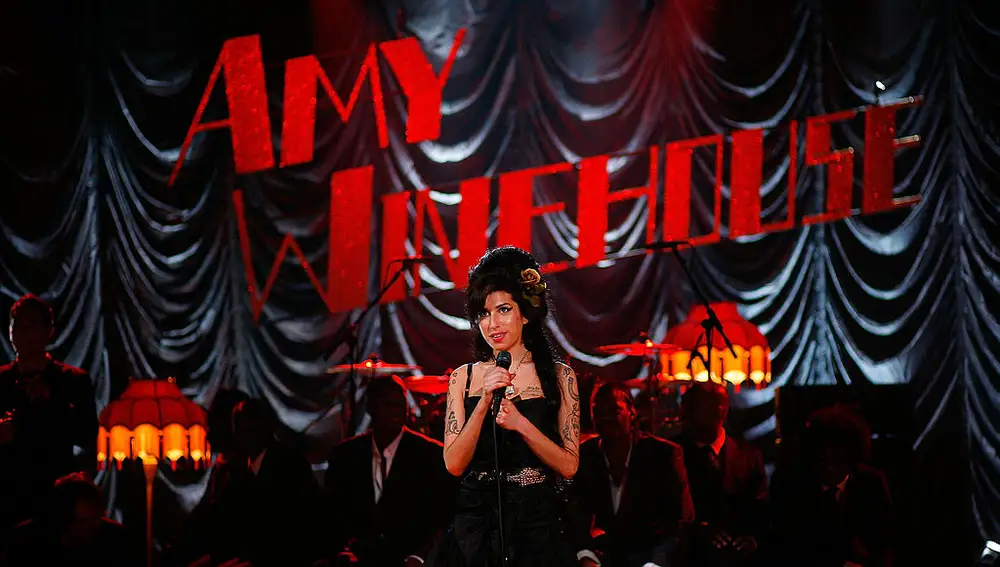 Amy Winehouse en su actuación en los Grammy en 2008