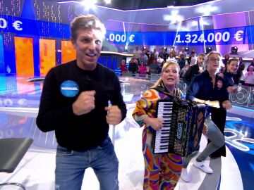 Una coreograf&iacute;a irresistible: El baile de los pajaritos, con Mar&iacute;a Jes&uacute;s y su acorde&oacute;n