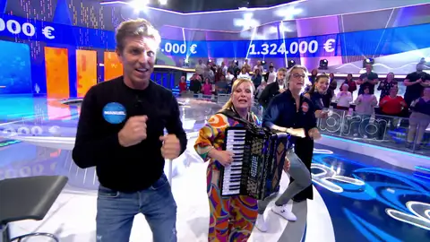 Una coreografía irresistible: El baile de los pajaritos, con María Jesús y su acordeón Una coreografía irresistible: El baile de los pajaritos, con María Jesús y su acordeón