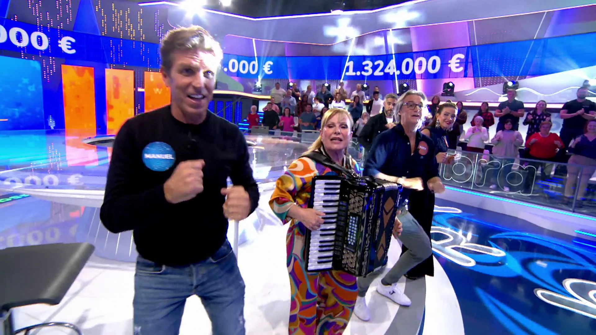 Una coreograf&iacute;a irresistible: El baile de los pajaritos, con Mar&iacute;a Jes&uacute;s y su acorde&oacute;n