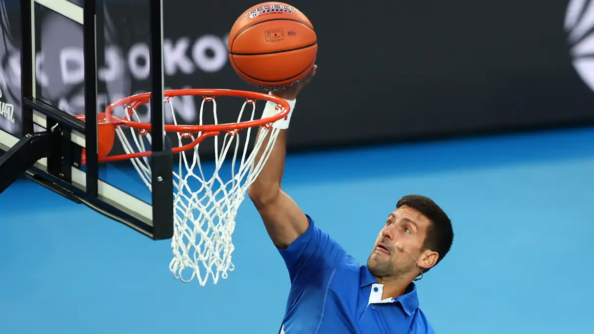 Novak Djokovic haciendo un mate durante una jornada de espectáculos en la Rod Laver Arena Novak Djokovic haciendo un mate durante una jornada de espectáculos en la Rod Laver Arena
