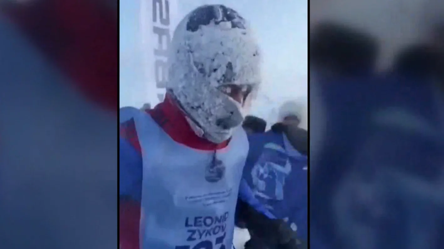 Un participante durante la maratón más fría del mundo en Oymyakon (Siberia) Un participante durante la maratón más fría del mundo en Oymyakon (Siberia)