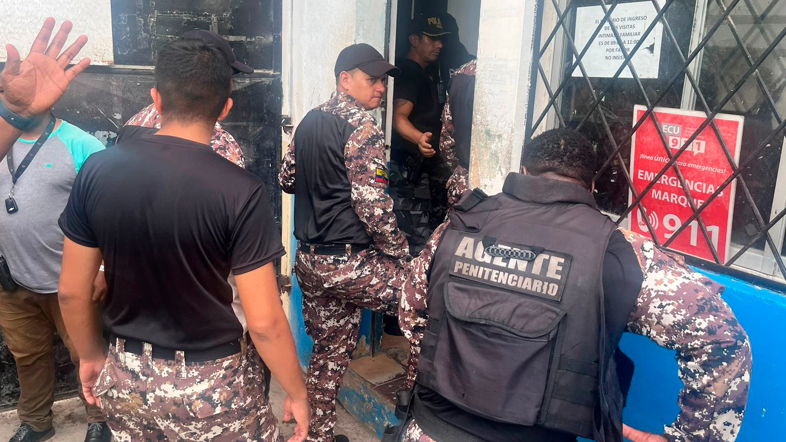 Imagen de varios funcionarios liberados en Ecuador Imagen de varios funcionarios liberados en Ecuador