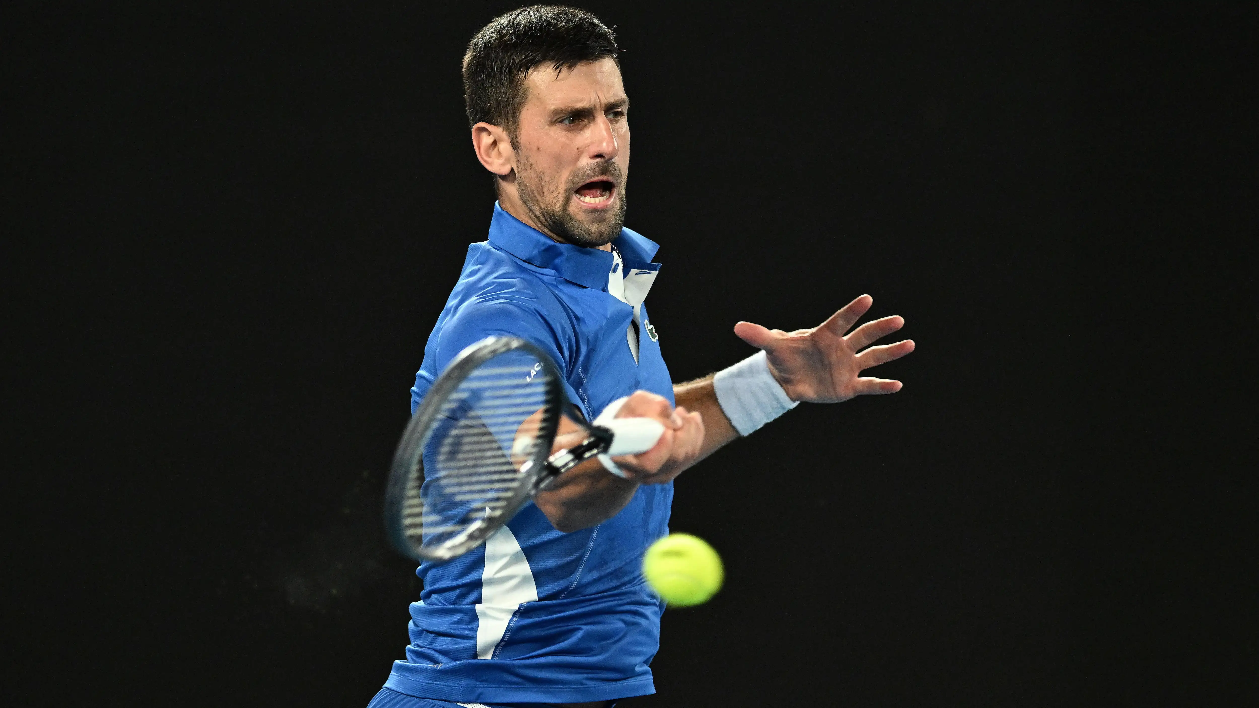 Novak Djokovic durante su partido de primera ronda ante Prizmic en el Open de Australia 2024