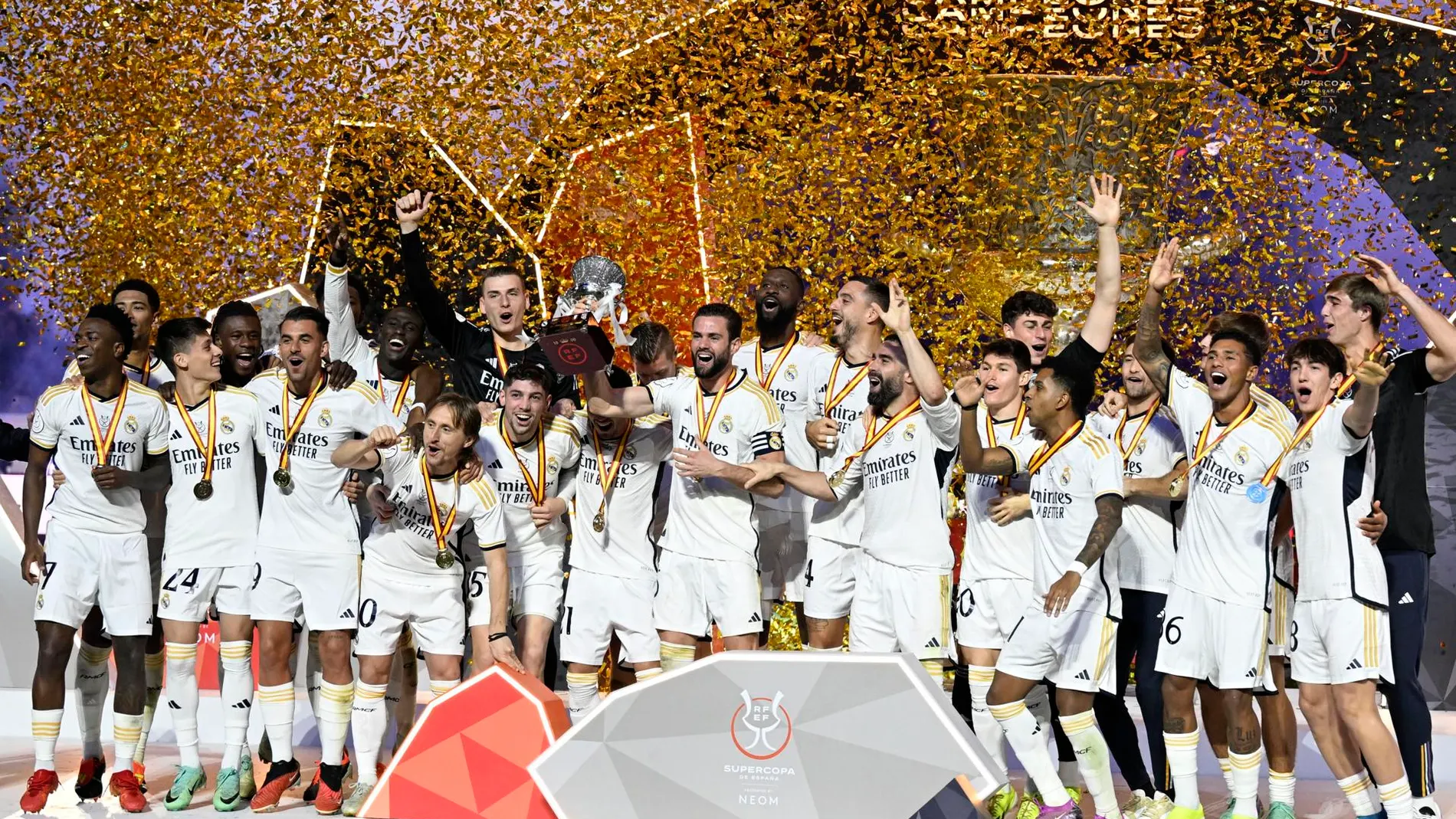 El Real Madrid levanta la Supercopa en Riad