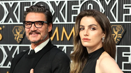 Pedro Pascal con su hermana Lux Pascal en los Emmy 2024 Pedro Pascal con su hermana Lux Pascal en los Emmy 2024
