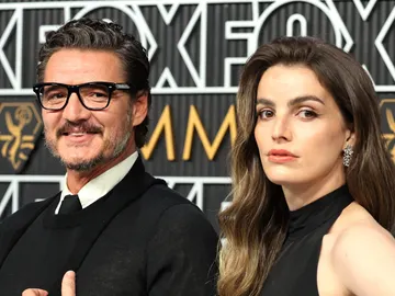 Pedro Pascal con su hermana Lux Pascal en los Emmy 2024 Pedro Pascal con su hermana Lux Pascal en los Emmy 2024