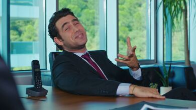Emir y Caner tienen una importante entrevista de trabajo… ¡pero no sale como esperan!