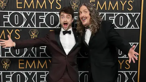 Daniel Radcliffe y Weird Al en los Emmy Daniel Radcliffe y Weird Al en los Emmy