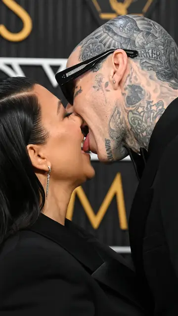 Kourtney Kardashian y Travis Barker en los Premios Emmy 2024 Kourtney Kardashian y Travis Barker en los Premios Emmy 2024