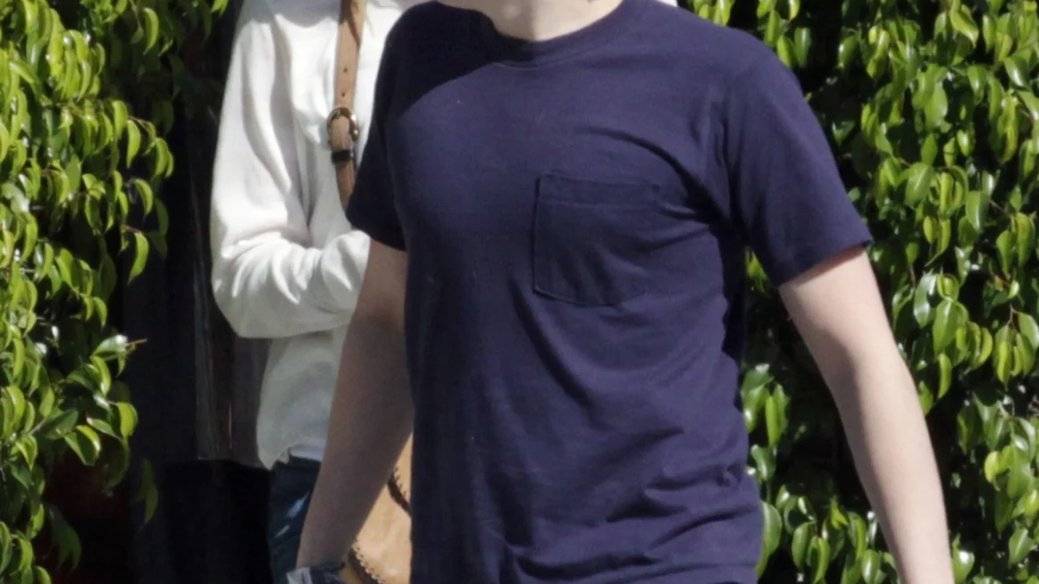 Emma Stone y Kieran Culkin paseando Emma Stone y Kieran Culkin paseando