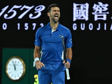 Novak Djokovic celebra su victoria ante Alexei Popyrin