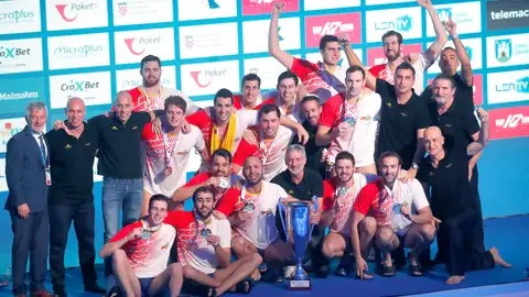 Los jugadores de la selección española de waterpolo tras ganar el Europeo en Croacia