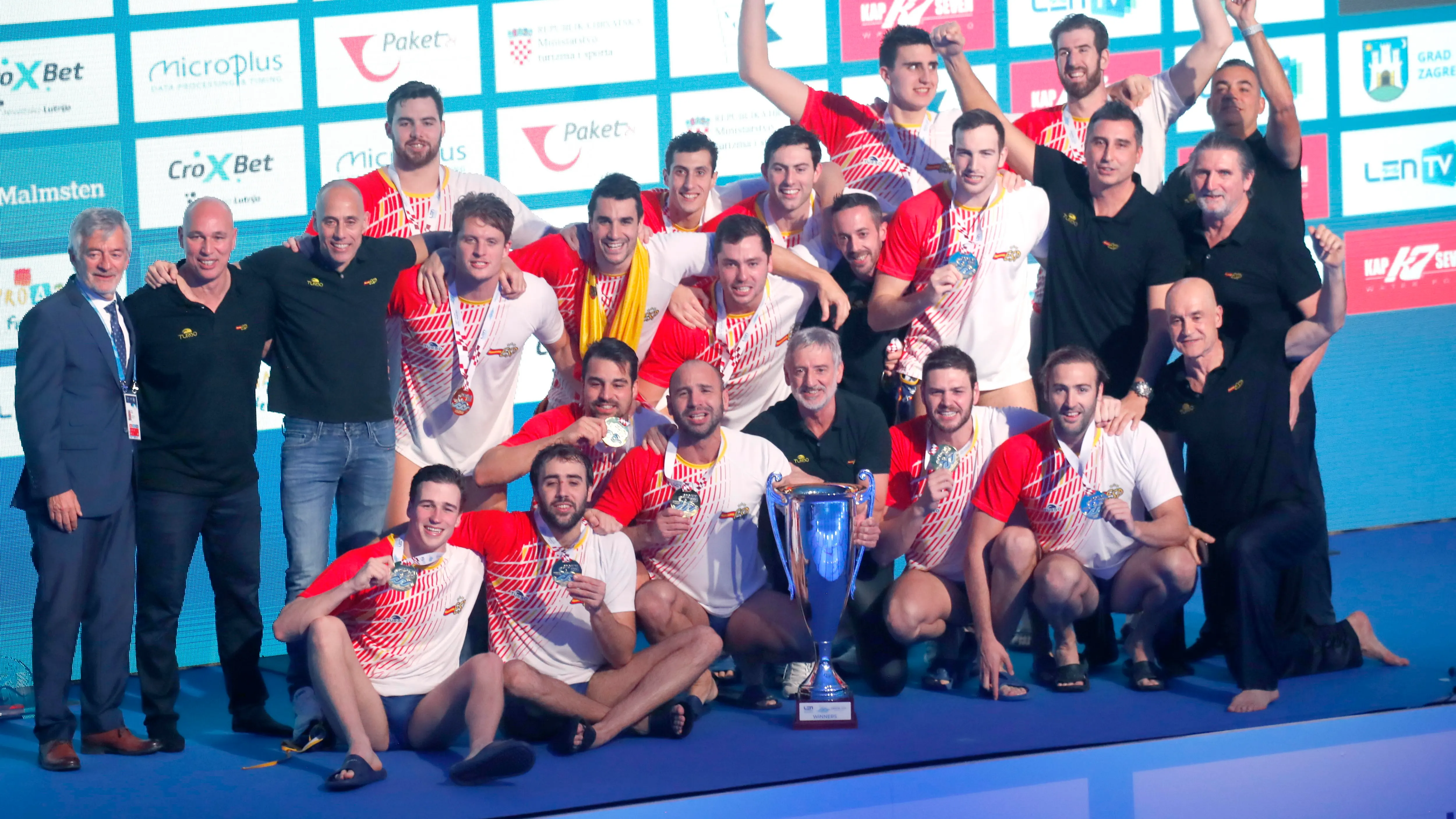 Los jugadores de la selección española de waterpolo tras ganar el Europeo en Croacia Los jugadores de la selección española de waterpolo tras ganar el Europeo en Croacia