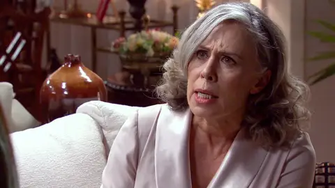 Elena estalla contra Malena por defender a los Gómez: "¡No son como tú crees!" Elena estalla contra Malena por defender a los Gómez: "¡No son como tú crees!"