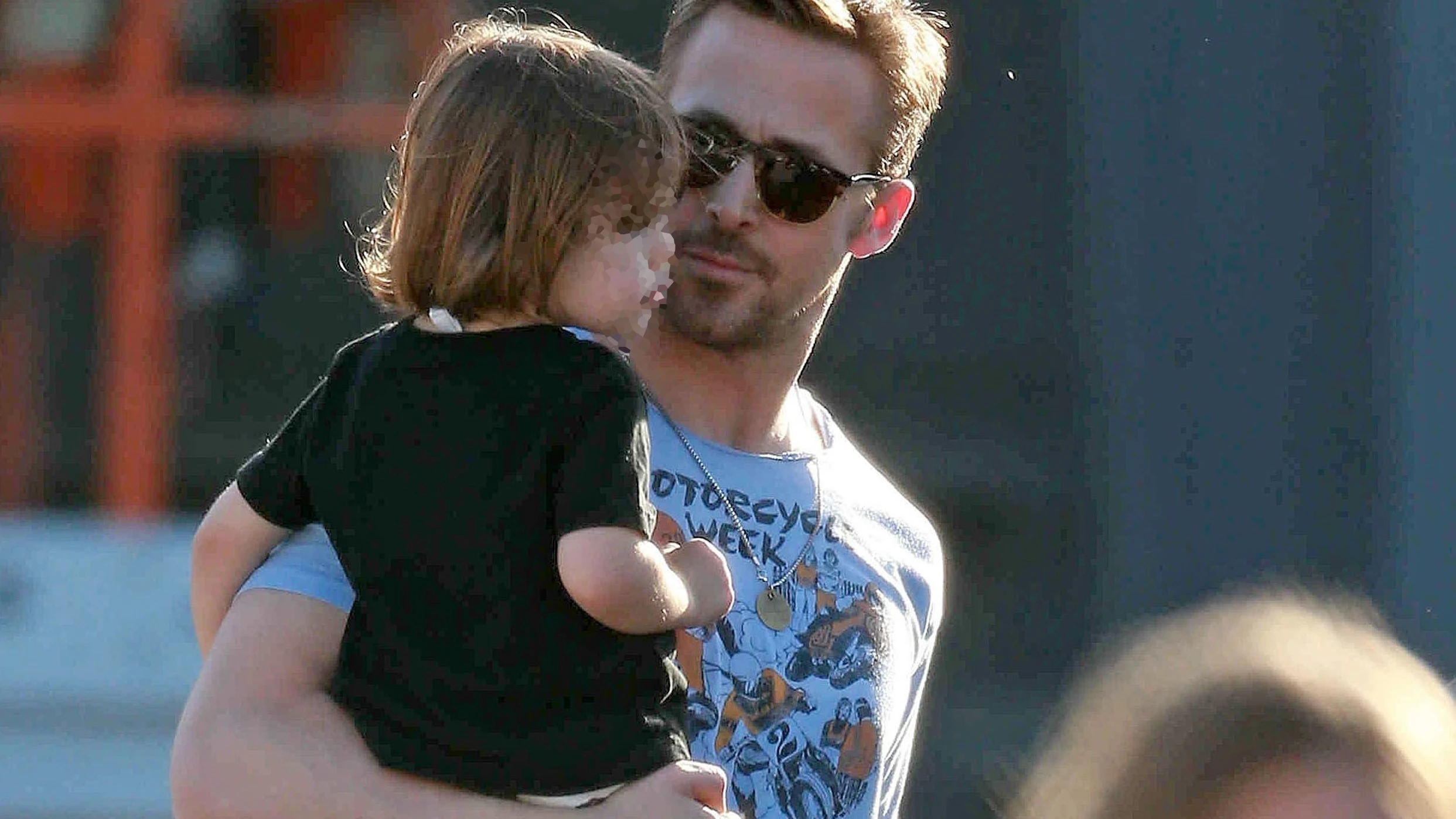 Ryan Gosling con su hija Ryan Gosling con su hija