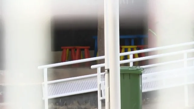 Clase en el patio por una aver&iacute;a en el ascensor 